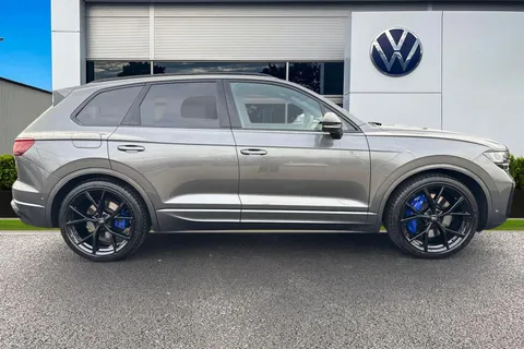 3 of 55 for Volkswagen Touareg 3.0 V6 TSI eHybrid 4Motion R 5dr Tip Auto, **TOW BAR, VAT QUALIFYING**