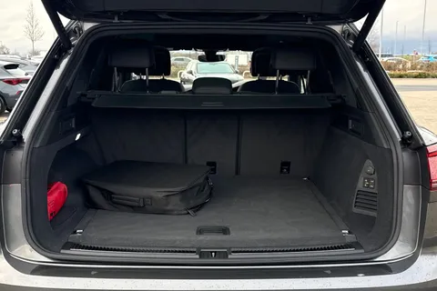 7 of 55 for Volkswagen Touareg 3.0 V6 TSI eHybrid 4Motion R 5dr Tip Auto, **TOW BAR, VAT QUALIFYING**