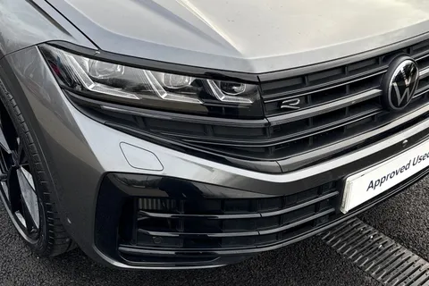 9 of 55 for Volkswagen Touareg 3.0 V6 TSI eHybrid 4Motion R 5dr Tip Auto, **TOW BAR, VAT QUALIFYING**