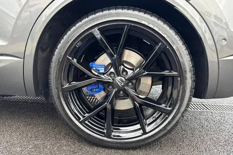 13 of 55 for Volkswagen Touareg 3.0 V6 TSI eHybrid 4Motion R 5dr Tip Auto, **TOW BAR, VAT QUALIFYING**