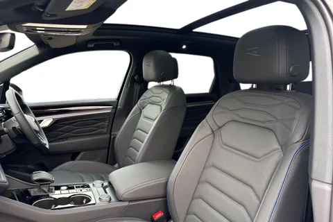 16 of 55 for Volkswagen Touareg 3.0 V6 TSI eHybrid 4Motion R 5dr Tip Auto, **TOW BAR, VAT QUALIFYING**