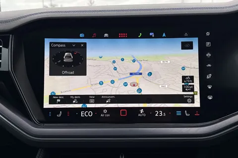 17 of 55 for Volkswagen Touareg 3.0 V6 TSI eHybrid 4Motion R 5dr Tip Auto, **TOW BAR, VAT QUALIFYING**