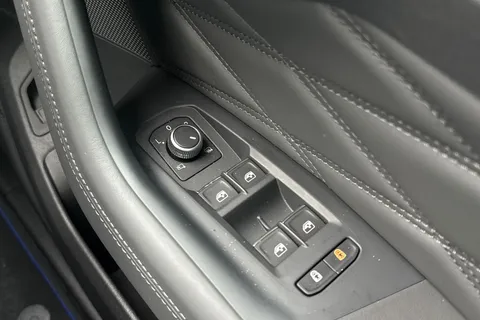 21 of 55 for Volkswagen Touareg 3.0 V6 TSI eHybrid 4Motion R 5dr Tip Auto, **TOW BAR, VAT QUALIFYING**