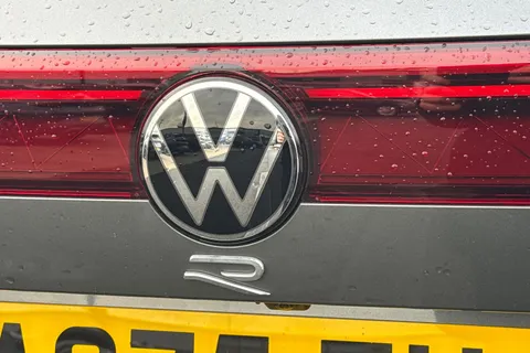 25 of 55 for Volkswagen Touareg 3.0 V6 TSI eHybrid 4Motion R 5dr Tip Auto, **TOW BAR, VAT QUALIFYING**