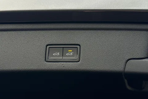 27 of 55 for Volkswagen Touareg 3.0 V6 TSI eHybrid 4Motion R 5dr Tip Auto, **TOW BAR, VAT QUALIFYING**