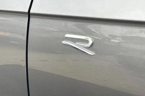 28 of 55 for Volkswagen Touareg 3.0 V6 TSI eHybrid 4Motion R 5dr Tip Auto, **TOW BAR, VAT QUALIFYING**