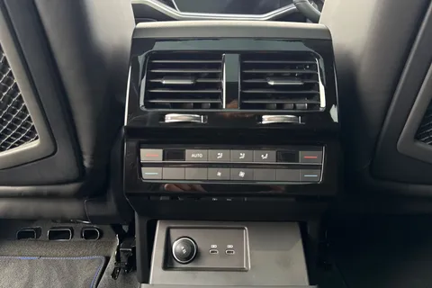 31 of 55 for Volkswagen Touareg 3.0 V6 TSI eHybrid 4Motion R 5dr Tip Auto, **TOW BAR, VAT QUALIFYING**