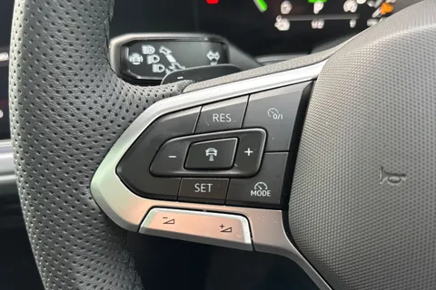 38 of 55 for Volkswagen Touareg 3.0 V6 TSI eHybrid 4Motion R 5dr Tip Auto, **TOW BAR, VAT QUALIFYING**