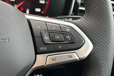 39 of 55 for Volkswagen Touareg 3.0 V6 TSI eHybrid 4Motion R 5dr Tip Auto, **TOW BAR, VAT QUALIFYING**