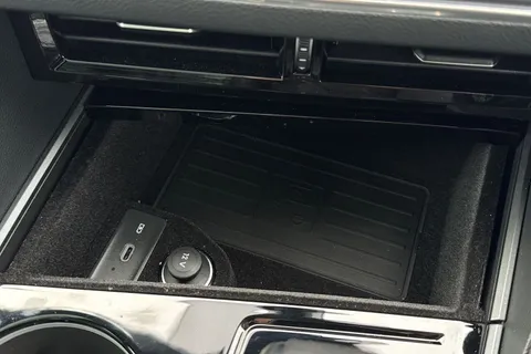 42 of 55 for Volkswagen Touareg 3.0 V6 TSI eHybrid 4Motion R 5dr Tip Auto, **TOW BAR, VAT QUALIFYING**