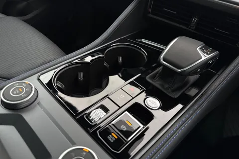 43 of 55 for Volkswagen Touareg 3.0 V6 TSI eHybrid 4Motion R 5dr Tip Auto, **TOW BAR, VAT QUALIFYING**