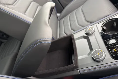 44 of 55 for Volkswagen Touareg 3.0 V6 TSI eHybrid 4Motion R 5dr Tip Auto, **TOW BAR, VAT QUALIFYING**