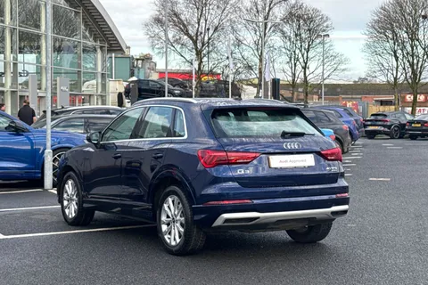 PY22RFO Audi Q3 Sport 40 TFSI quattro 190 PS S tronic Thumbnail #3