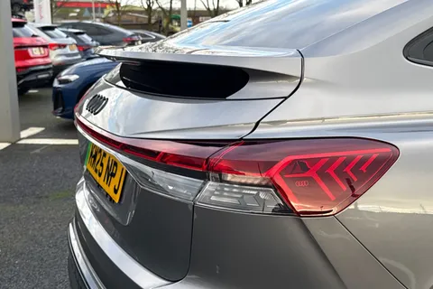 KW25NPJ Audi Q4 e-tron Q4 Sportback Black Edition 45 e-tron 210,00 kW Thumbnail #8