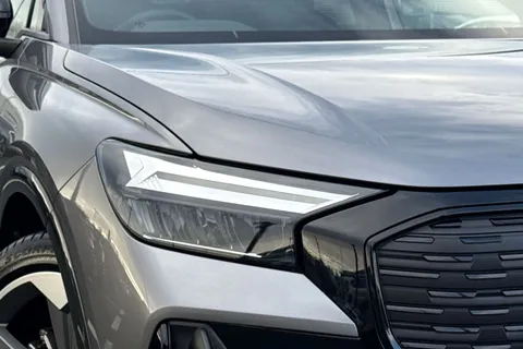 KW25NPJ Audi Q4 e-tron Q4 Sportback Black Edition 45 e-tron 210,00 kW Thumbnail #9