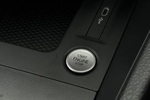 DC75MFJ Volkswagen Caddy 2.0 TDI 102PS Commerce Pro Van [Tech Pack] Thumbnail #34