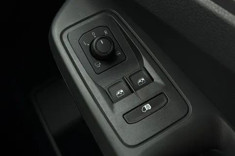 DC75MFJ Volkswagen Caddy 2.0 TDI 102PS Commerce Pro Van [Tech Pack] Thumbnail #36