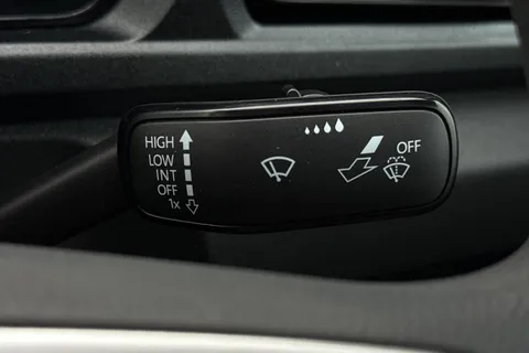 DC75MFJ Volkswagen Caddy 2.0 TDI 102PS Commerce Pro Van [Tech Pack] Thumbnail #40