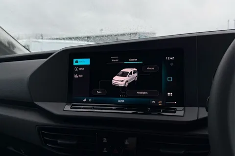 DC75MFJ Volkswagen Caddy 2.0 TDI 102PS Commerce Pro Van [Tech Pack] Thumbnail #50