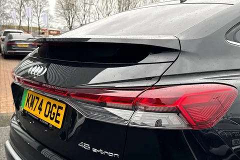 KM74OGE Audi Q4 e-tron Q4 Sportback S line 45 e-tron  210,00 kW Thumbnail #8