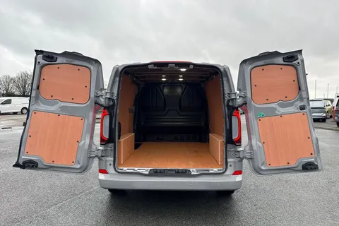 DF25FVW Volkswagen Transporter 160kW 65kWh Commerce Pro Van Auto Thumbnail #7