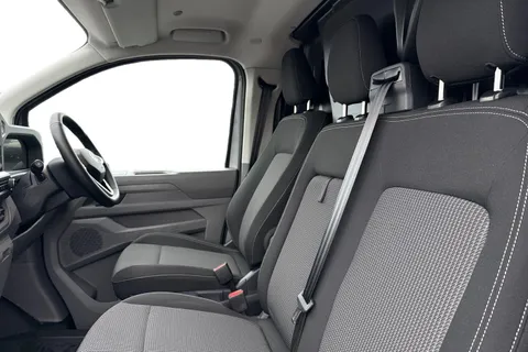 DF25FVW Volkswagen Transporter 160kW 65kWh Commerce Pro Van Auto Thumbnail #16