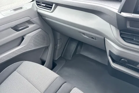 DF25FVW Volkswagen Transporter 160kW 65kWh Commerce Pro Van Auto Thumbnail #20