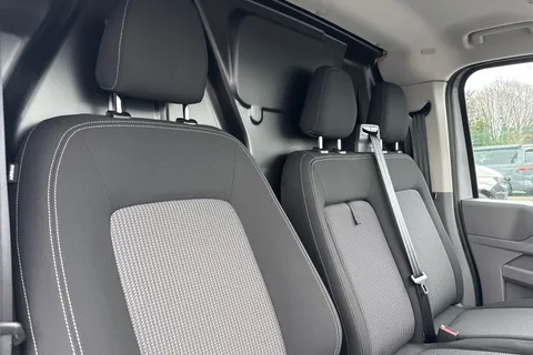 DF25FVW Volkswagen Transporter 160kW 65kWh Commerce Pro Van Auto Thumbnail #24