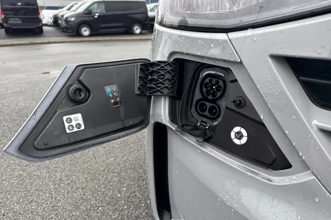 DF25FVW Volkswagen Transporter 160kW 65kWh Commerce Pro Van Auto Thumbnail #25