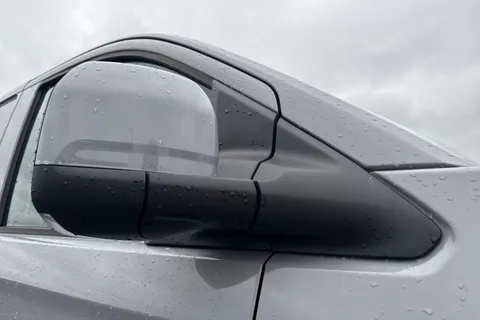 DF25FVW Volkswagen Transporter 160kW 65kWh Commerce Pro Van Auto Thumbnail #26