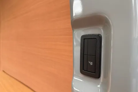 DF25FVW Volkswagen Transporter 160kW 65kWh Commerce Pro Van Auto Thumbnail #35