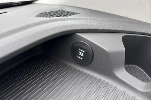 DF25FVW Volkswagen Transporter 160kW 65kWh Commerce Pro Van Auto Thumbnail #38