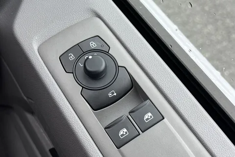 DF25FVW Volkswagen Transporter 160kW 65kWh Commerce Pro Van Auto Thumbnail #45