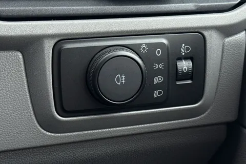 DF25FVW Volkswagen Transporter 160kW 65kWh Commerce Pro Van Auto Thumbnail #46