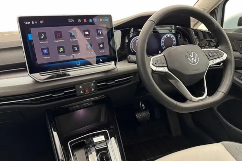 KM75BVB Volkswagen Golf 1.5 TSI 204 Style eHybrid 5dr DSG Thumbnail #2