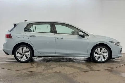 KM75BVB Volkswagen Golf 1.5 TSI 204 Style eHybrid 5dr DSG Thumbnail #4