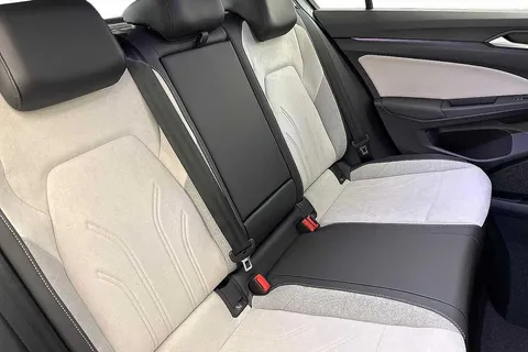 KM75BVB Volkswagen Golf 1.5 TSI 204 Style eHybrid 5dr DSG Thumbnail #9