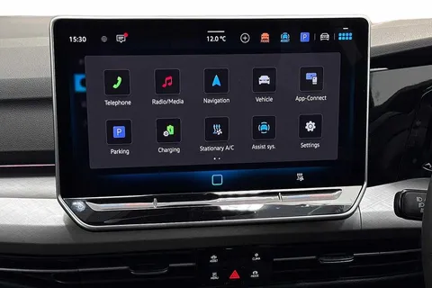 KP75MRO Volkswagen Golf 1.5 TSI 204 Match eHybrid 5dr DSG Thumbnail #12