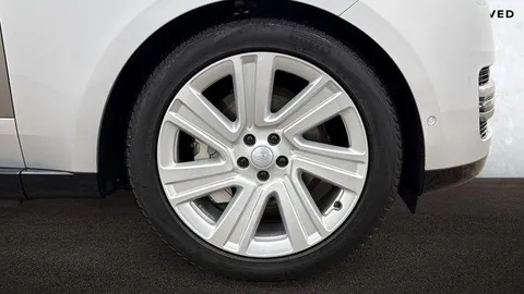 9 of 20 for Land Rover Range Rover 3.0 P460e HSE 5dr
