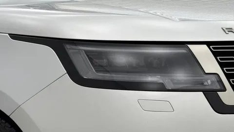 17 of 20 for Land Rover Range Rover 3.0 P460e HSE 5dr