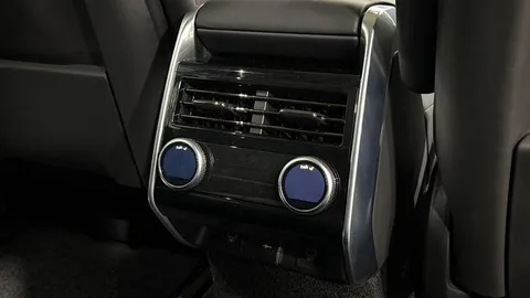 18 of 20 for Land Rover Range Rover 3.0 P460e HSE 5dr