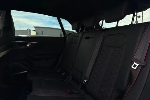 14 of 66 for Audi RS Q8 SUV performance Carbon Vorsprung 640 PS tiptronic