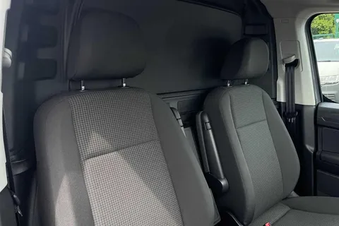 DE25VTZ Volkswagen Caddy Maxi 2.0 TDI 122PS Commerce Pro Van DSG [Tech Pack] Thumbnail #20