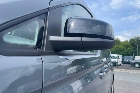 DE25VTZ Volkswagen Caddy Maxi 2.0 TDI 122PS Commerce Pro Van DSG [Tech Pack] Thumbnail #27