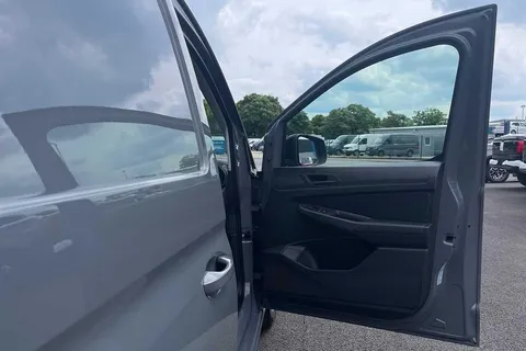 DE25VTZ Volkswagen Caddy Maxi 2.0 TDI 122PS Commerce Pro Van DSG [Tech Pack] Thumbnail #29