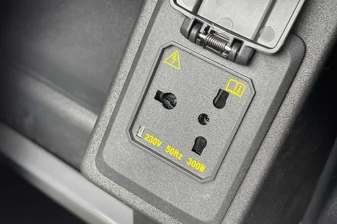 DE25VTZ Volkswagen Caddy Maxi 2.0 TDI 122PS Commerce Pro Van DSG [Tech Pack] Thumbnail #32