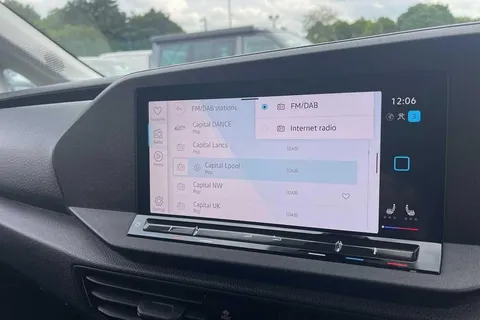 DE25VTZ Volkswagen Caddy Maxi 2.0 TDI 122PS Commerce Pro Van DSG [Tech Pack] Thumbnail #42