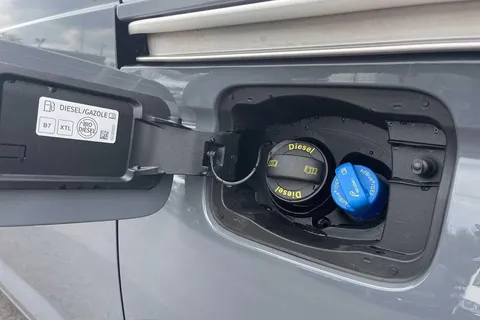 DE25VTZ Volkswagen Caddy Maxi 2.0 TDI 122PS Commerce Pro Van DSG [Tech Pack] Thumbnail #56