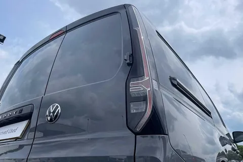 DE25VTZ Volkswagen Caddy Maxi 2.0 TDI 122PS Commerce Pro Van DSG [Tech Pack] Thumbnail #59