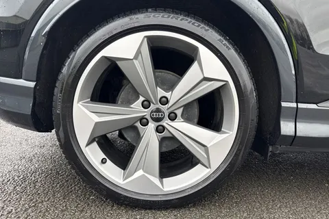 MT74CAO Audi Q4 e-tron Q4  Black Edition 55 e-tron quattro 250,00 kW Thumbnail #10